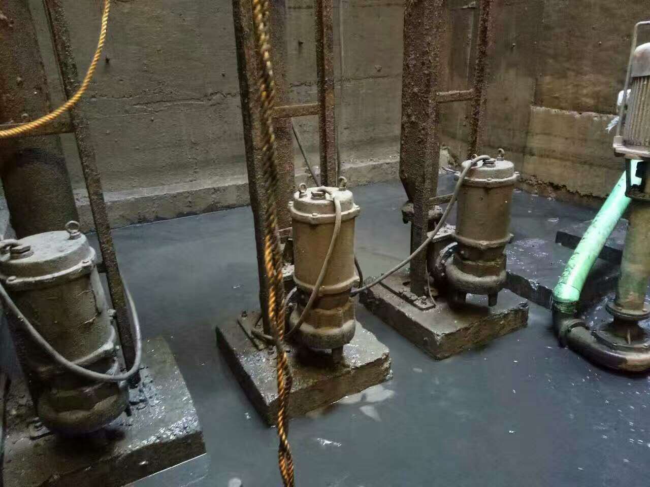 黑山污水池清理